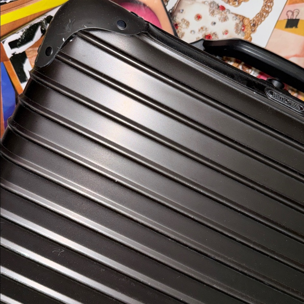 🥃 ✈️ 🥃 • ▪️Rimowa x Keep it Neat …Vibes ▪️• ✈️ 🥃 ✈️